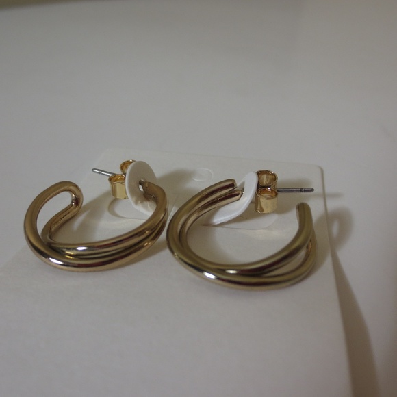 Banana Republic Two Tone Interlocking Hoop Earring - Picture 4 of 5
